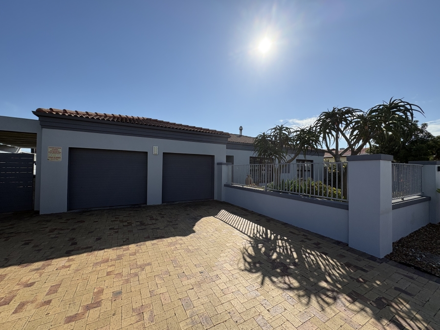 4 Bedroom Property for Sale in Yzerfontein Western Cape